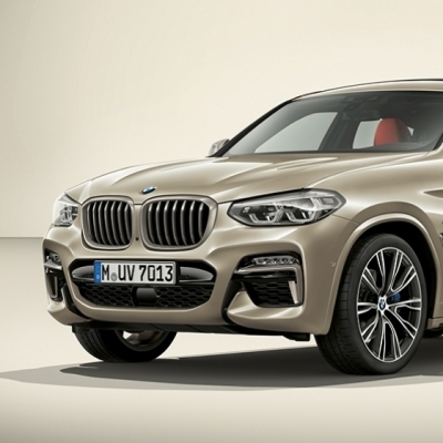 BMW X4, non segue le regole. Le crea