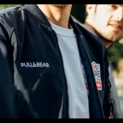 La UAE EMIRATES veste PULL&BEAR