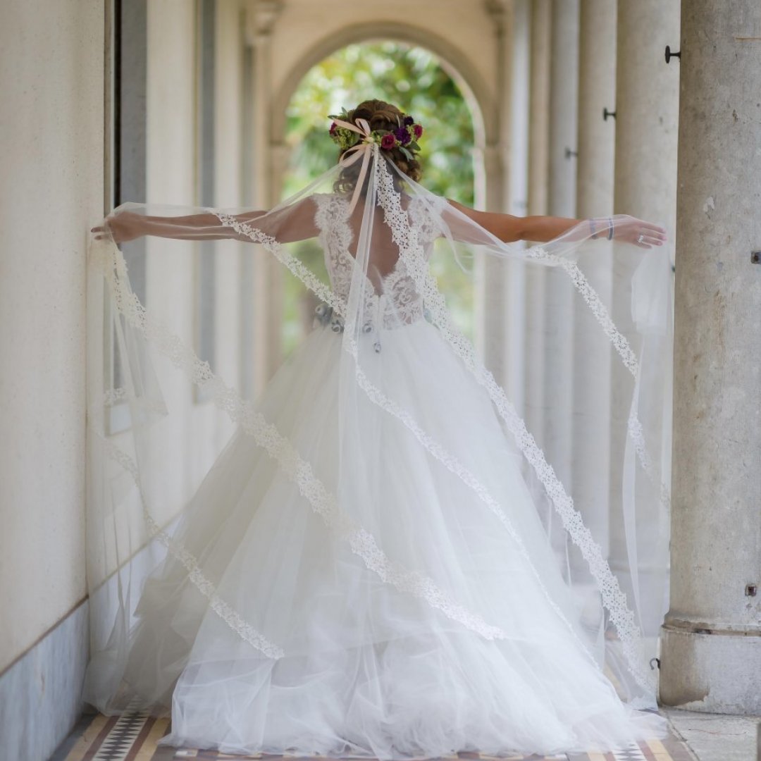 Cosa passa per la testa della sposa? Tiara, velo o cappello