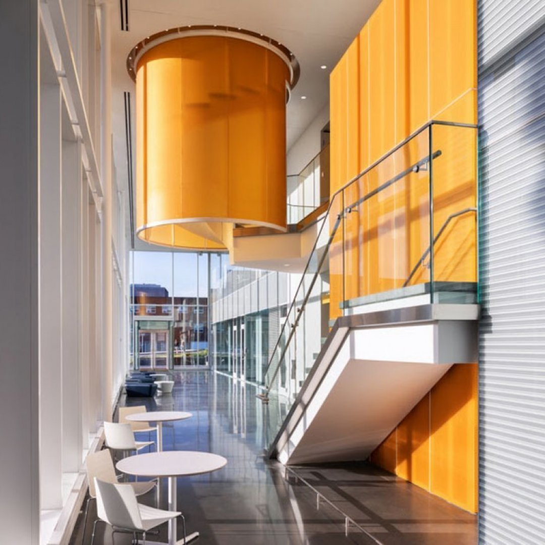Il nuovo Fascitelli Center si illumina di giallo con Bencore e Starlight Yellow S