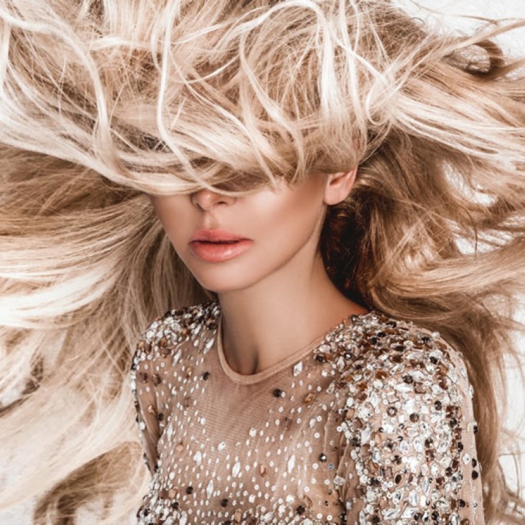 Trend alert per Hair-Lovers: la primavera si accende di riflessi baciati dal sole “Mediterraneo”