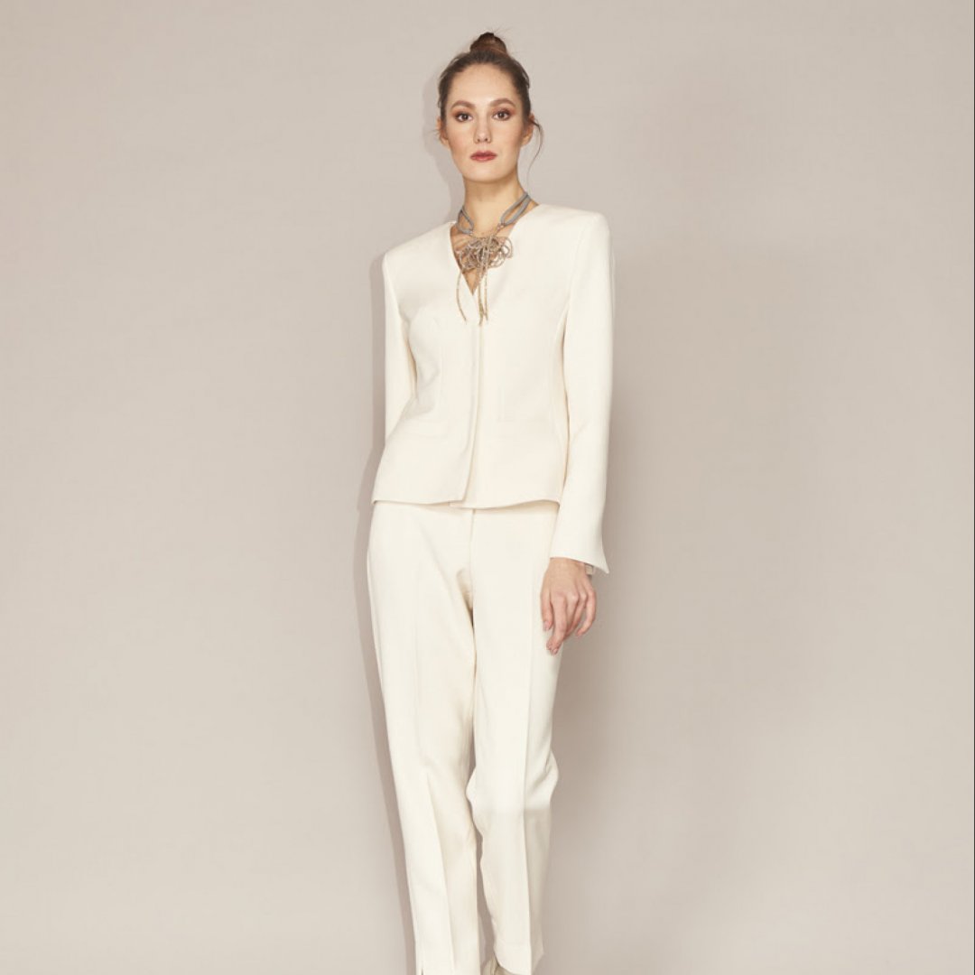 Moda invernale: l'eleganza di un tailleur bianco senza tempo!