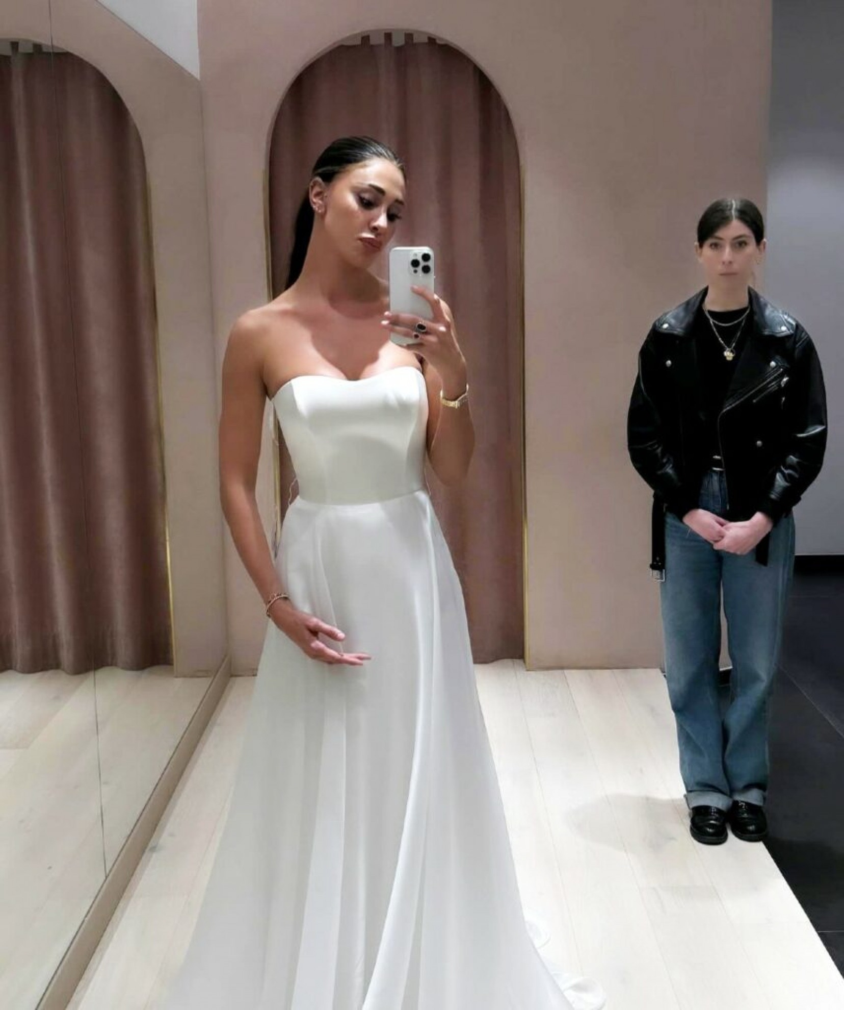 Belen Rodriguez, La Damigella D'onore Di Cecilia - Foto 14