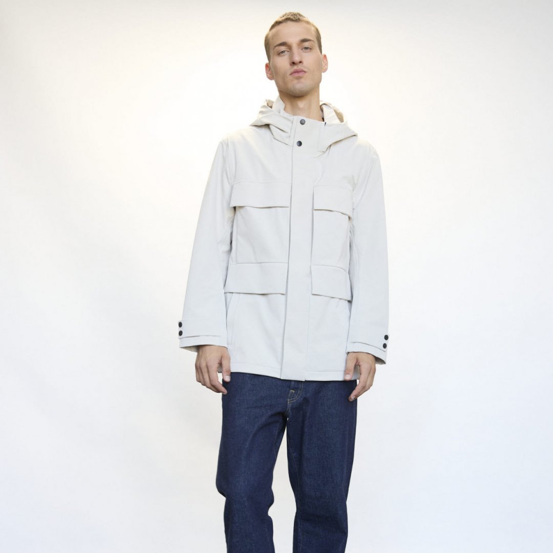Puntododici SS26: minimalismo urbano tra tecnica, comfort e design essenziale