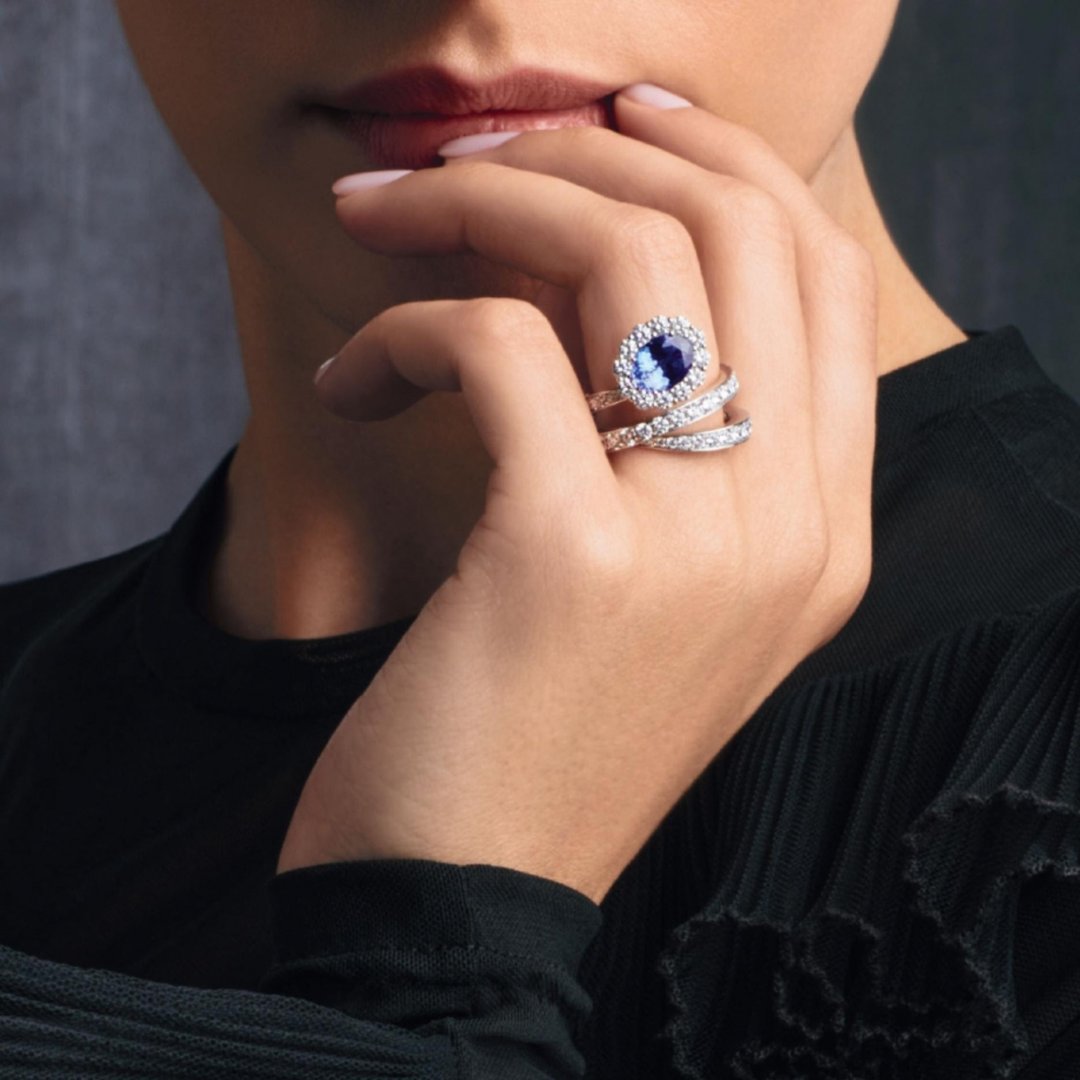 Giorgio Visconti esalta la tanzanite con anelli di raffinata eleganza italiana
