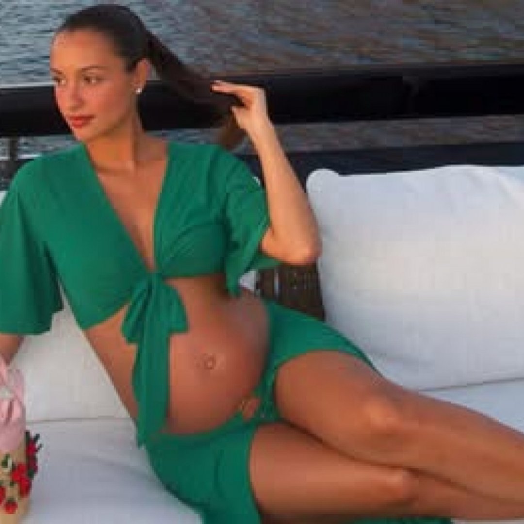 Alexandra Leclerc incinta: il pancione in barca conferma la dolce attesa