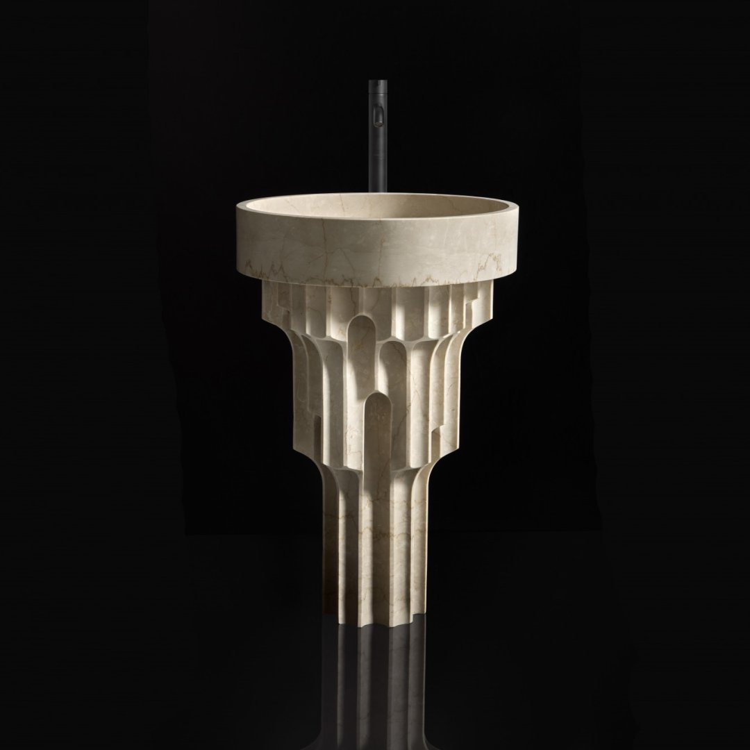 Carsico, il marmo diventa architettura nel lavabo-scultura di Paolo Ulian