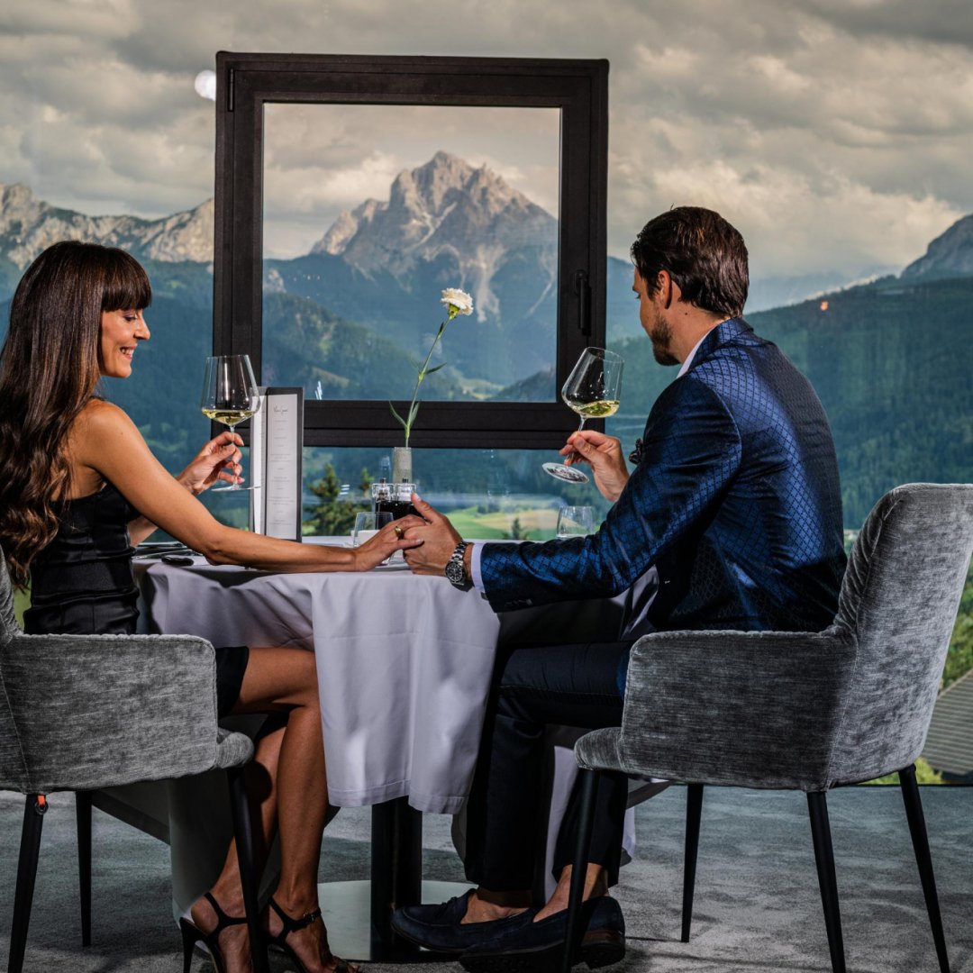 Un bacio tra le Dolomiti: tre wellness hotel per ritrovare la complicità