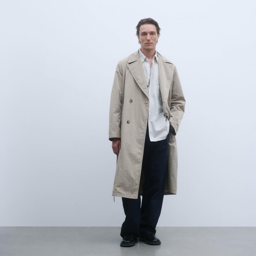 Valstar SS26: l’impermeabile torna protagonista con eleganza contemporanea