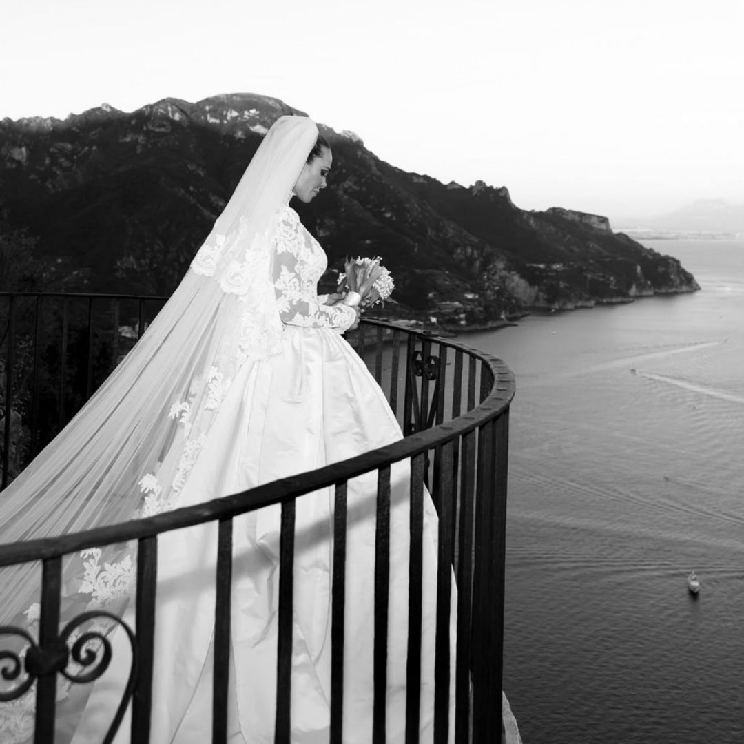 Ilary Blasi, il sogno couture firmato Ermanno Scervino conquista Ravello