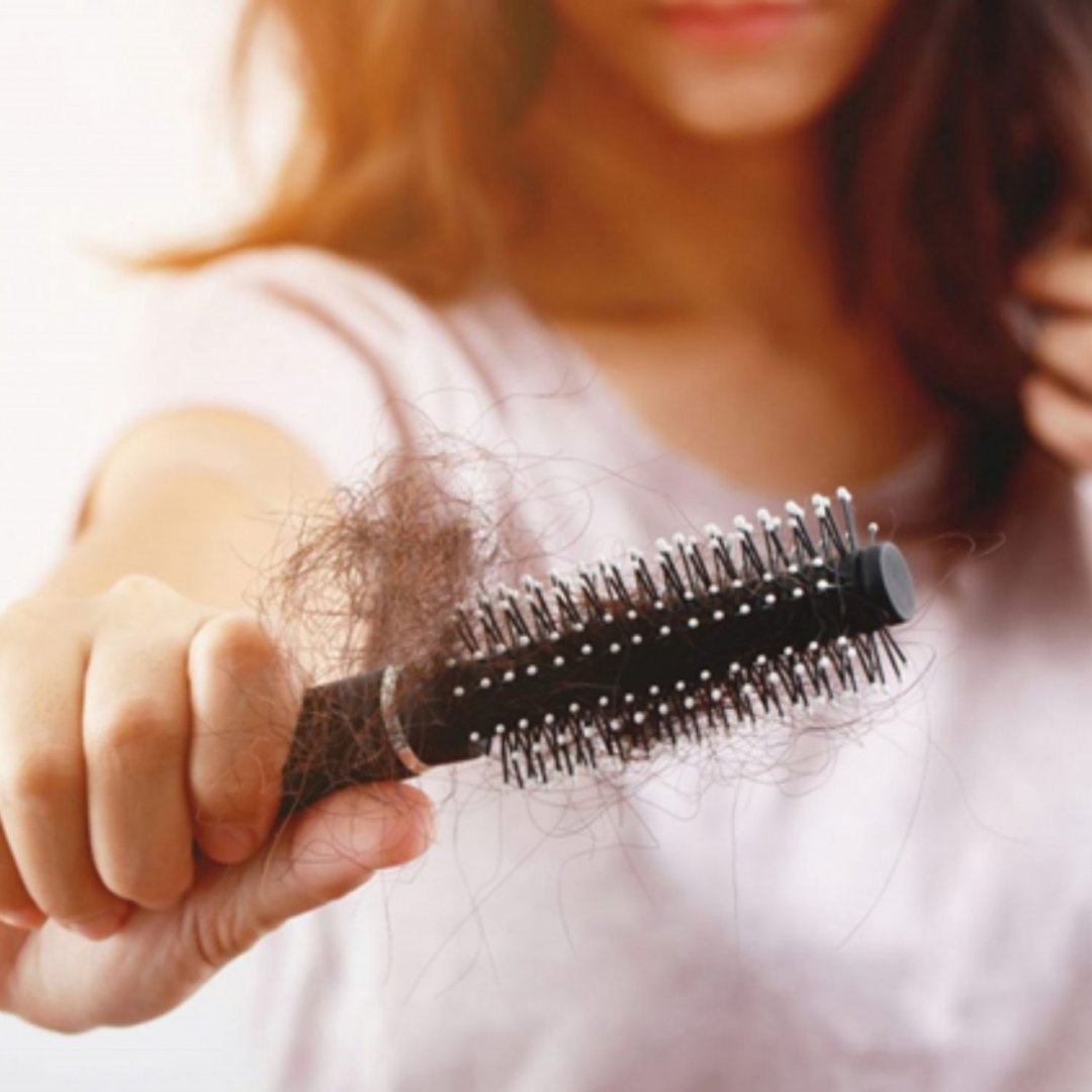 Quanti capelli cadono al giorno: tutte le informazioni da sapere
