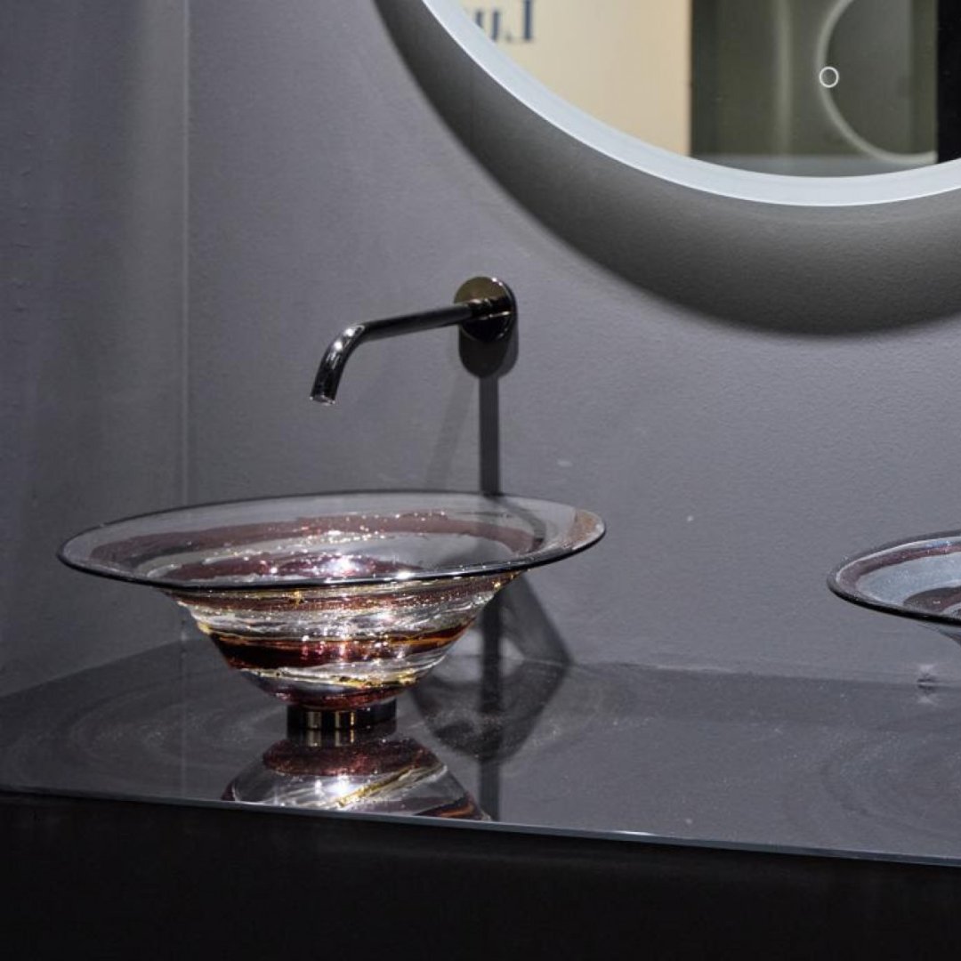 Glass Design, il vetro di Murano trasforma il lavabo in un’opera d’arredo