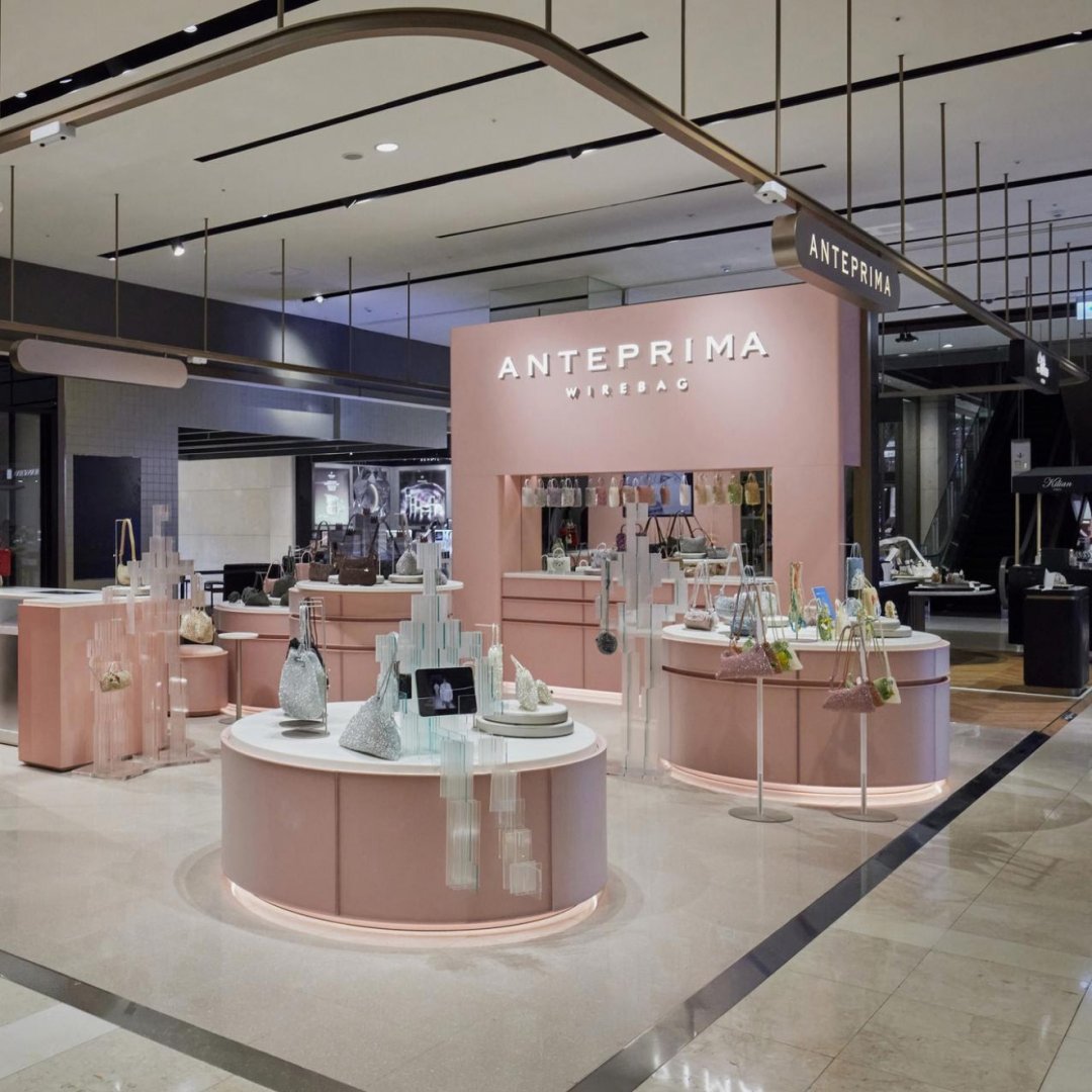 ANTEPRIMA apre a Taipei: il nuovo concept store celebra la WIREBAG
