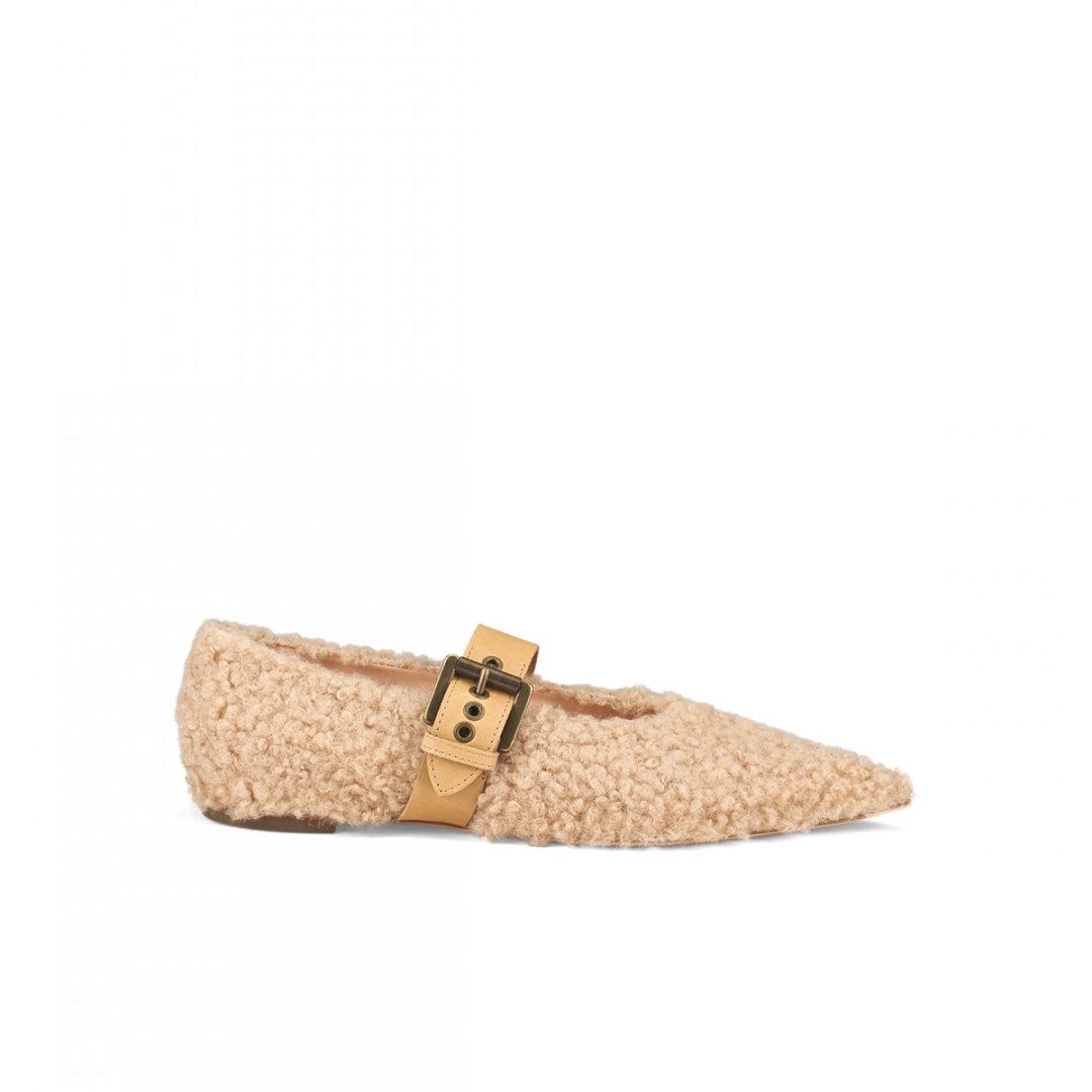 AGL FW26/27: le ballerine in lana reinterpretano l’eleganza contemporanea